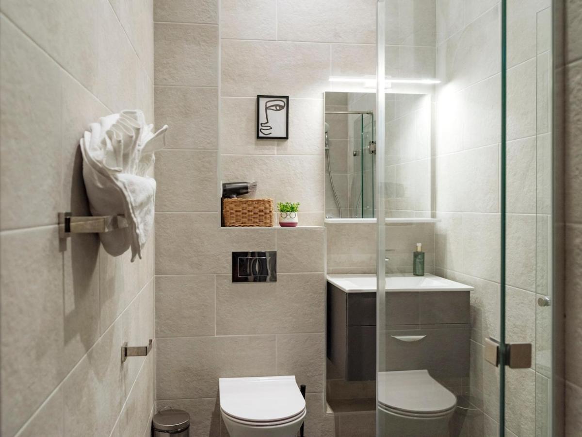 Apartament 20 - New Building & Parking *